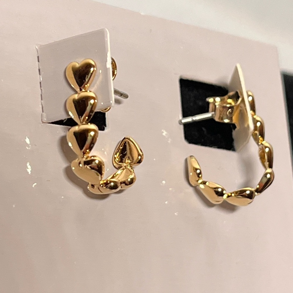 New Avon Puffy Hearts Band Hoop Pierced Earrings Gold Tone Vintage 1991. Box!